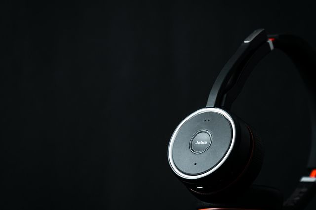 Wireless office headset